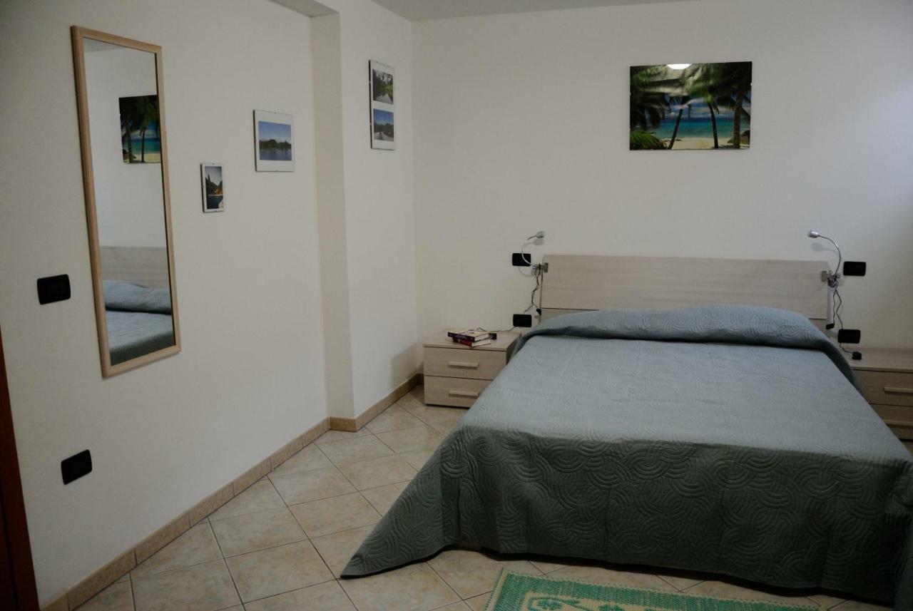 Tra Mare E Monti Apartamento Santa Giusta Exterior foto
