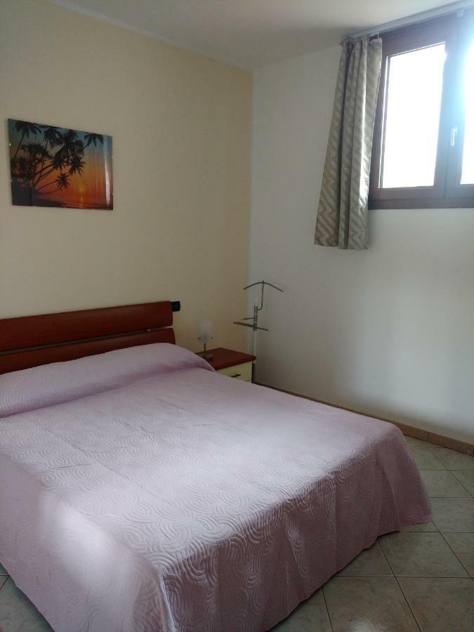 Tra Mare E Monti Apartamento Santa Giusta Exterior foto
