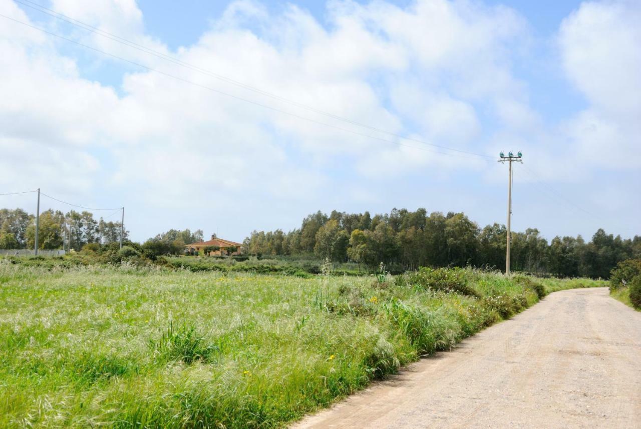 Tra Mare E Monti Apartamento Santa Giusta Exterior foto