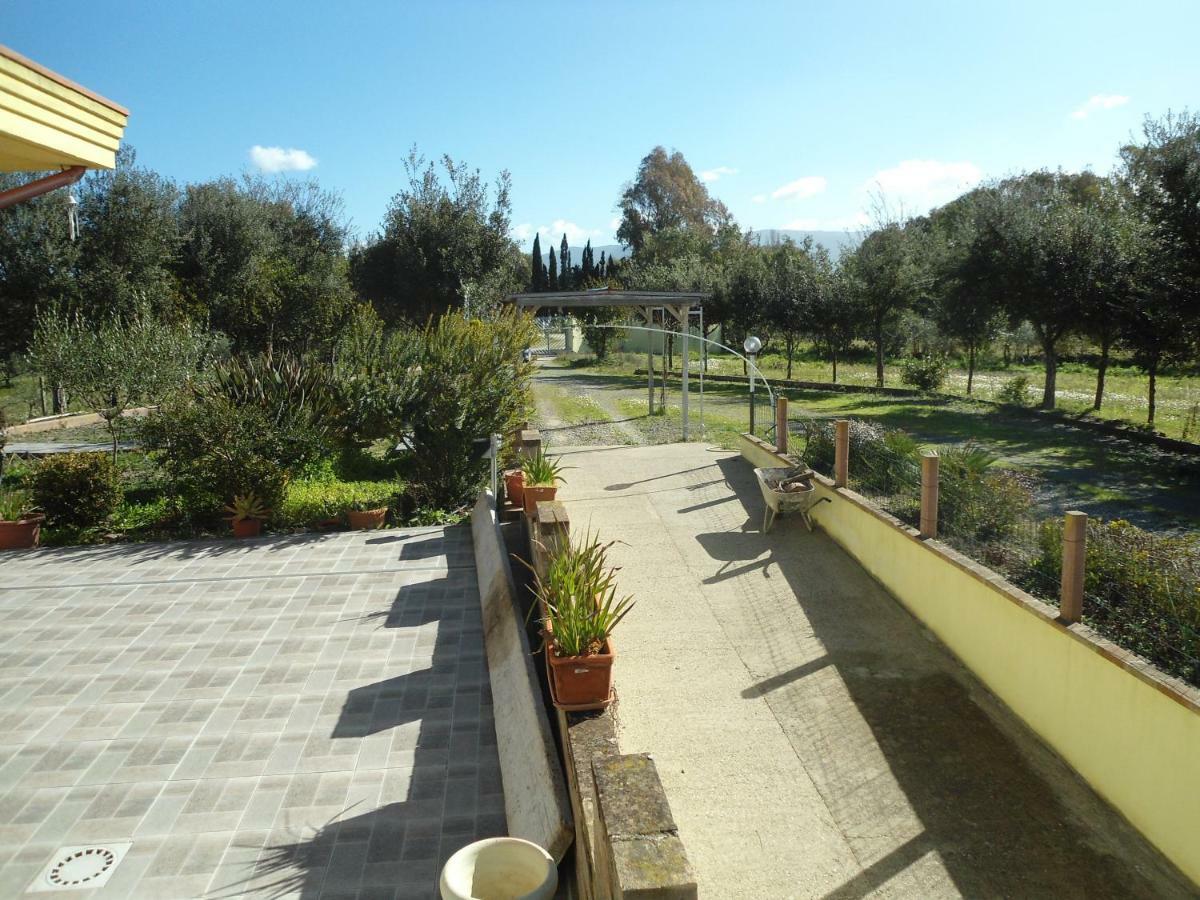 Tra Mare E Monti Apartamento Santa Giusta Exterior foto